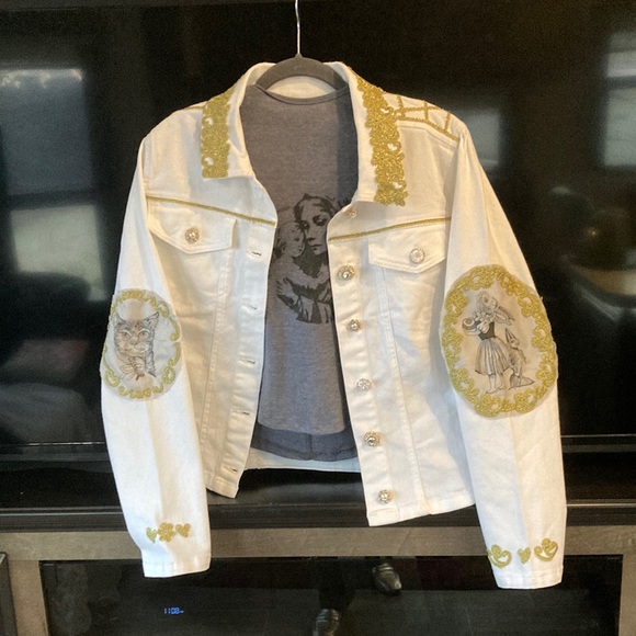 Baroque style White Jacket with Gold Embroidery - Picture 10 of 15